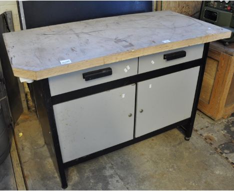 Carpenters work bench with wooden top and metal base with fitted drawers. (B.P. 21% + VAT) 