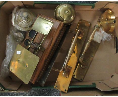 Box of mainly metalware to include; brass door handles, a Lipton's brass souvenir jar with lid, a chamber stick and a brass a