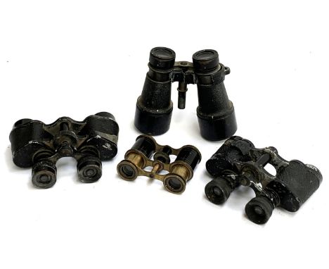 A lot of four vintage binoculars, in various conditions 