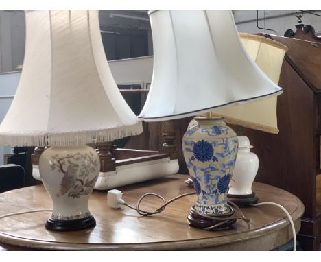 A lot of four various ceramic table lamps with shades 