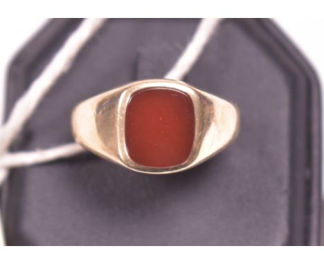 Carnelian set 9ct yellow gold signet ring, the stone undecorated.