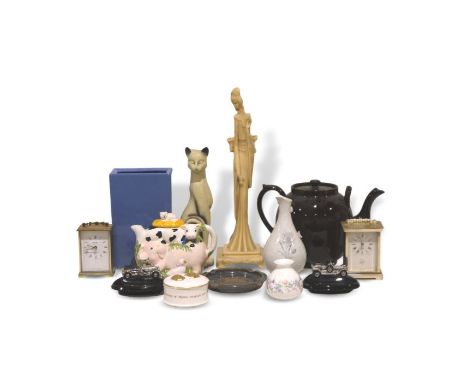 Novelty teapot&nbsp;decorated with cow and pig, a resin sculpture of a cat, a resin model of a Chinese lady, a part dinner se