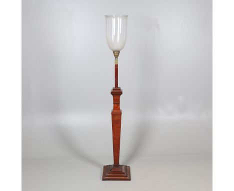 AN EARLY 19TH CENTURY MAHOGANY AND BRASS EXTENDABLE FLOOR OIL LAMP. AN EARLY 19TH CENTURY MAHOGANY AND BRASS EXTENDABLE FLOOR