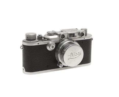 LEICA IIIA RANGEFINGER CAMERA & LEITZ LENS. LEICA IIIA RANGEFINGER CAMERA & LEITZ LENS. A Leica IIIa camera, serial number 26