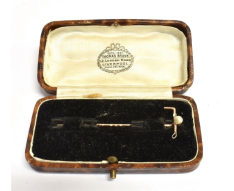 A GOLD COLOURED STICK PIN  with riding crop and simulated pearl decoration, length 5.5cm, in case