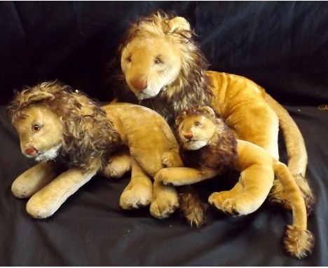 Steiff:- A trio of lions, the smaller lacks button.