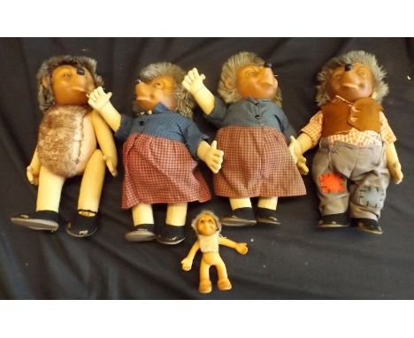Steiff:- A collection of five hedgehogs, each with some wear.