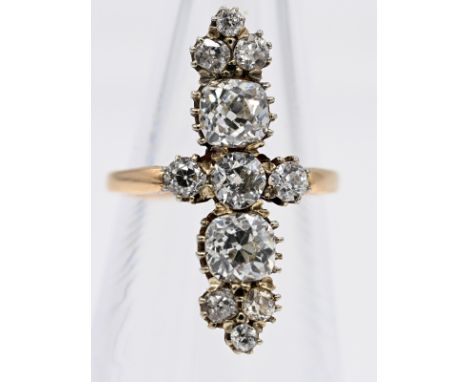 Antiker Ring mit 11 Altschliff-Diamanten, zusammen ca. 2,5 ct, um 1900585/- Gelbgold mit Silber parkettiert. Gesamtgewicht ca