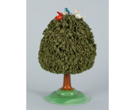 Laubbaum mit Vögeln und Hase; Wendt & Kühn, Grünhainichen im Erzgebirge u.a., 20. JahrhundertErzgebirgische Holzschnitzkunst 
