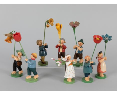 Konvolut 8 Blumenkinder; Wendt & Kühn, Grünhainichen im Erzgebirge u.a., 20. JahrhundertErzgebirgische Holzschnitzkunst des t