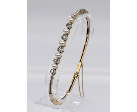 Armband mit 5 Orientperlen und 6 Altschliff-Diamanten, zusammen ca. 1ct, um 1900585/- Gelbgold, mit Silber parkettierter Fass