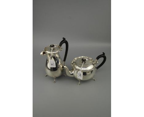 A 1920s silver teapot and hot water jug, Birmingham 1923, 35 troy oz gross weight