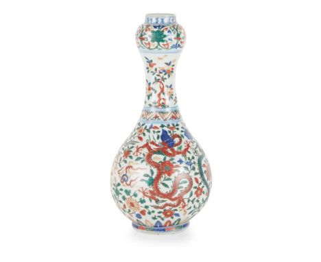 WUCAI 'DRAGON' GARLIC-HEAD VASE WANLI MARK BUT QING DYNASTY, 19TH CENTURY 清 萬曆款 五彩穿花龍紋蒜頭瓶  the sturdily potted pear-shaped bo