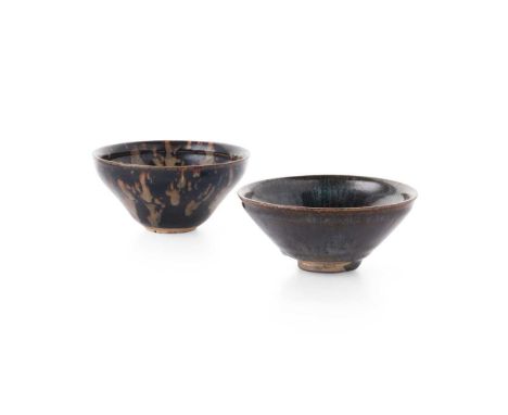 TWO STONEWARE TEABOWLS 吉州窯類型玳瑁釉 及 建窯類型兔毫盞（共兩件） one Jizhou-type ware teabowl with conical sides rounding up towards the rim, c
