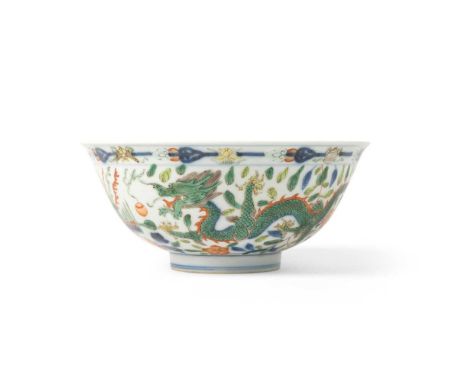 WUCAI 'DRAGON AND PHOENIX' BOWL GUANGXU MARK AND POSSIBLY OF THE PERIOD  光緒款或到代 五彩龍鳳呈祥紋碗 thinly potted, the rounded sides fin