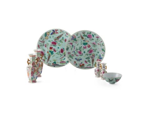 GROUP OF SEVEN CANTON FAMILLE ROSE WARES 19TH-20TH CENTURY 十九至二十世紀 各式廣彩瓷器（一組七件） comprising: two plates, 25.7cm diameters, and