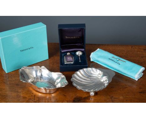 A scallop-shaped bon bon dish, Chester 1912 and boat shaped bon bon dish, Birmingham 1909, gross weight of silver 50gms, toge