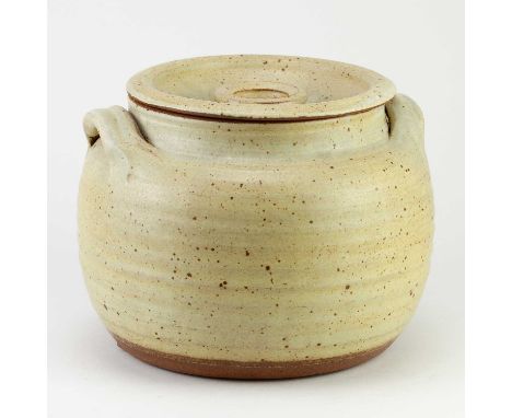 † RAY FINCH (1914-2012) for Winchcombe Pottery; a stoneware casserole covered in oatmeal glaze, impressed WP. mark, diameter 