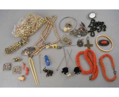 A mixed lot of vintage jewellery including  coral necklace and bracelet formed of small beads strung as a serpent, coral-set 