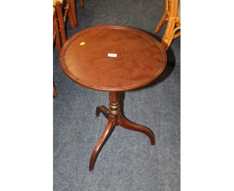 A MAHOGANY PEDESTAL OCCASIONAL TABLE WITH TRIPOD SUPPORT