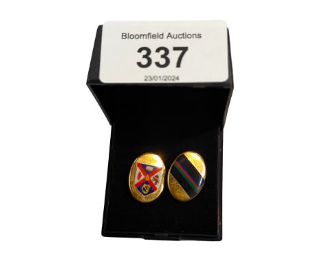 PAIR OF VINTAGE QUEENS UNIVERSITY CUFF LINKS 