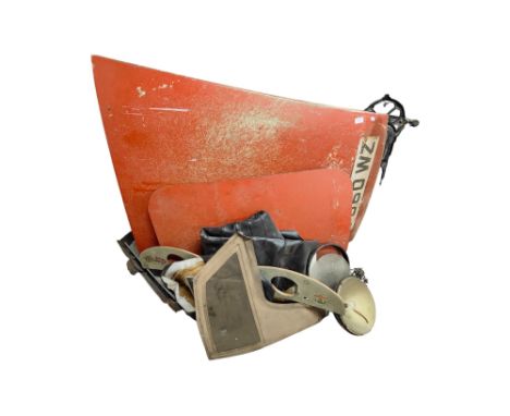 QUANTITY OF VINTAGE CAR PARTS 