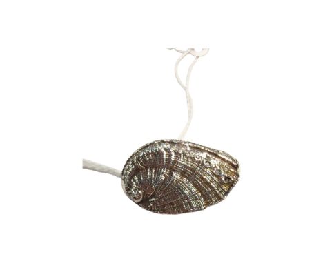 VINTAGE WHITE METAL SHELL BROOCH SIGNED 