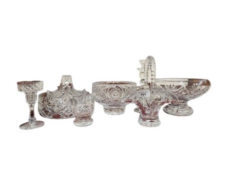 SHELF LOT OF CRYSTAL TO INCLUDE TYRONE