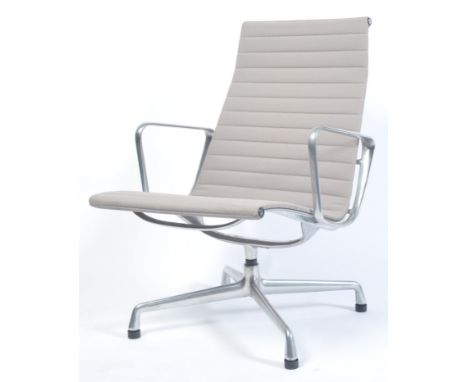 Charles &amp; Ray Eames - Vitra - EA 115 - Aluminium Group - An original retro vintage easy / lounge chairs / armchairs havin