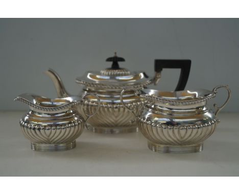 Edwardian silver three piece bachelor tea service, comprising teapot, sucrier and milk jug,  rope-twist and gadrooned decorat