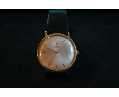 9ct gold case vintage Cyma Tavannes gents wristwatch. Manual wind, All round very good condition, strap needs replacing. We b