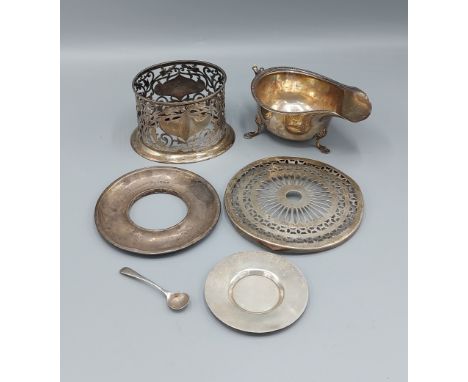 A Sheffield silver bottle stand together with a silver jug, three silver coasters and a silver spoon, 10ozs 