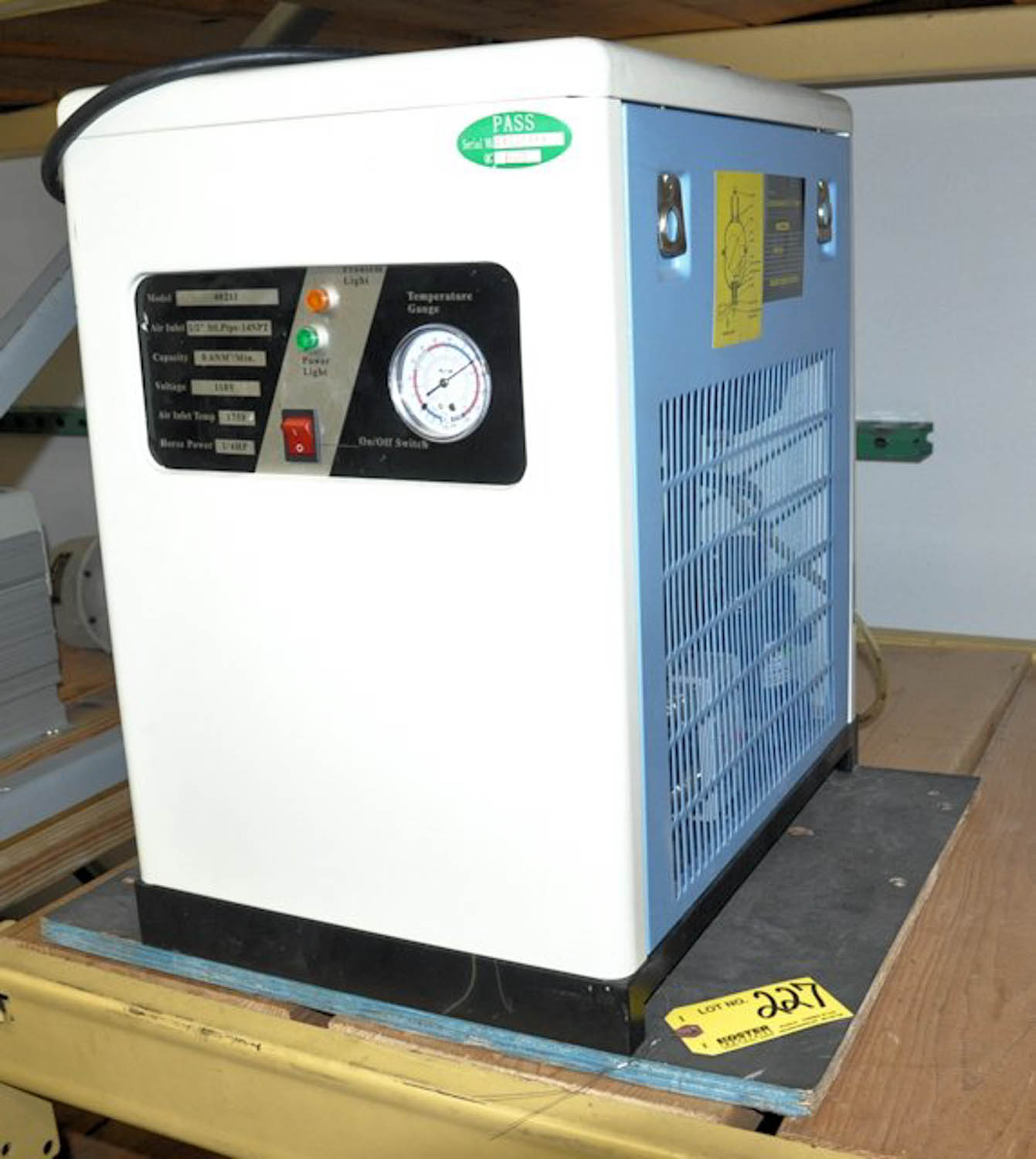 CENTRAL PNEUMATIC MODEL 40211 COMPRESSED AIR DRYER, 1/4HP, S/N 08037949