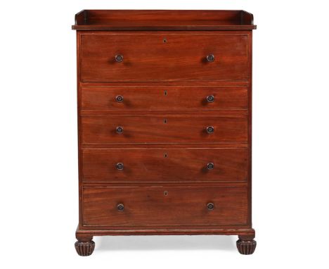 Y A GEORGE IV MAHOGANY CHEST OF DRAWERS ATTRIBUTED TO GILLOWS, CIRCA 1825 With turned Goncalo Alves handles 116cm high, 86.5c