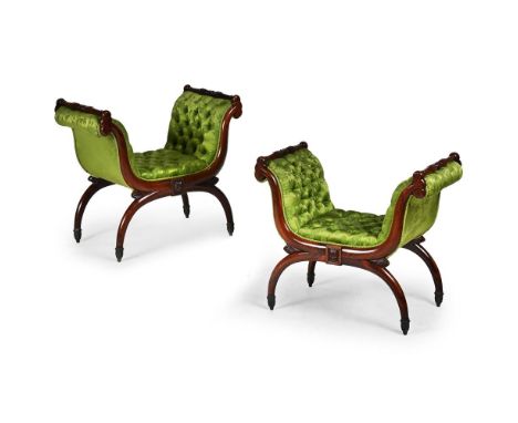 Y  A FINE PAIR OF REGENCY ROSEWOOD AND BRONZE MOUNTED HALL OR WINDOW SEATS IN THE MANNER OF THOMAS HOPE, CIRCA 1815 73.5cm hi