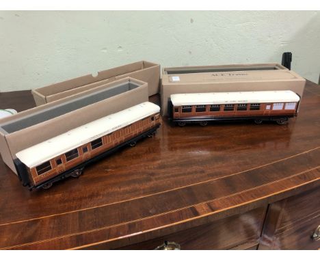 A BOXED ACE TRAINS LNER 0 GAUGE BUFFET CAR TOGETHER WITH A BOXED LNER CORRIDOR COACH