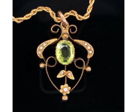 A 9ct GOLD PERIDOT AND SEED PEARL EDWARDIAN ART NOUVEAU PENDANT SUSPENDED ON A 9ct GOLD ROPE CHAIN. CHAIN LENGTH 43cms, PENDA