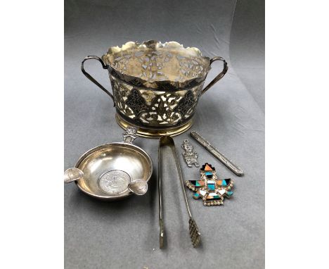A NIELLO SILVER PIERCED OPENWORK TWO HANDLED BASKET, ORIGINALLY GILDED, TOGETHER WITH A PAIR OF SIMILAR SUGAR TONGS, A SOUTH 