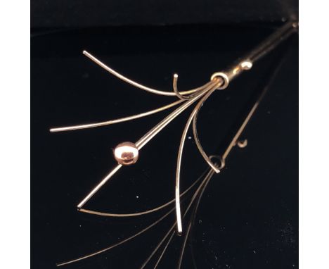 A 9ct GOLD ASPREY PROPELLING SWIZZLE STICK BY SAMPSON MORDAN &amp; CO, DATED 1934 LONDON. EXTENDED LENGTH 12.7cms, WEIGHT 3.8
