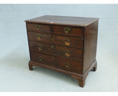 A COUNTRY MADE GEORGIAN OAK FIVE DRAWER CHEST, MOULDED EDGE TOP PIERCED BRASSES, BRACKET FEET, H. 84 X W. 94 X D. 52cm.