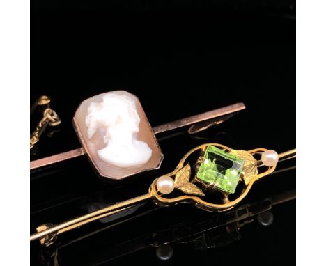 AN EDWARDIAN PERIDOT AND PEARL 14ct YELLOW GOLD BAR BROOCH, TOGETHER WITH A 9ct GOLD PORTRAIT CAMEO BAR BROOCH. 14ct WEIGHT 3
