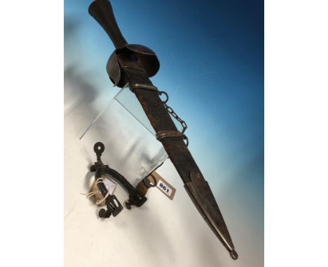 A COMPOSITE SWISS OR GERMAN DAGGER, 34.5cm FULLERED BLADE, STEEL HILT WITH LEATHER WRAPPED WOODEN GRIP, CONTAINED IN ITS IRON