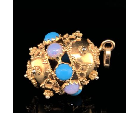 AN 18ct YELLOW GOLD OPAL AND TURQUOISE ORB PENDANT.  APPROX SIZE INC BALE 3.7cms.