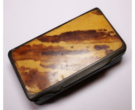 SNUFF BOX. Ebonised snuff box with tortoise shell lid, W: 10 cm