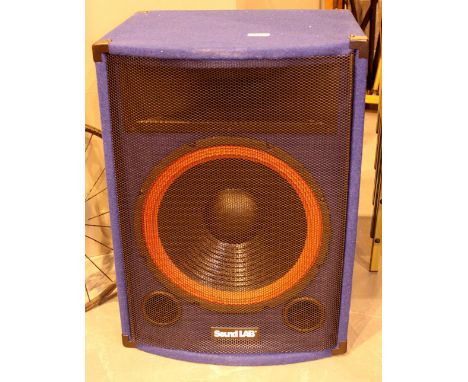 PORTABLE SPEAKER. Sound Lab pro power series 600 watt portable speaker