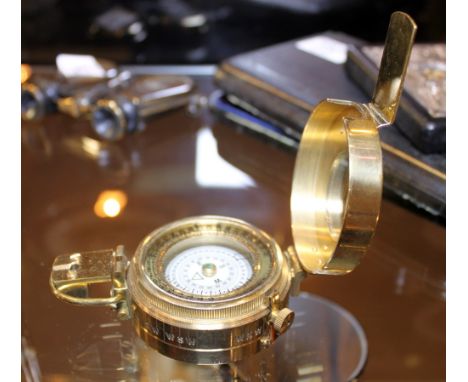 BRASS COMPASS. Brass compass named T&G Co Ltd, D: 6,5 cm