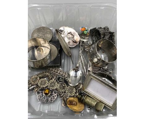 A collection of mostly unhallmarked vintage silver jewellery including a 925 stamped filigree disc necklace, a filigree panel