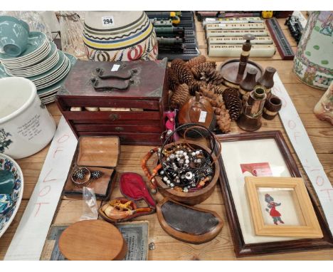 A mahjong set, various dress jewellery, a meerschaum pipe, a Talavera vase, a treen cruet, etc.