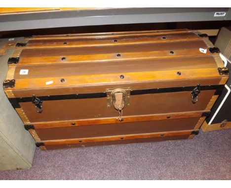 DOME TOP VINTAGE STEAMER TRUNK EST [£30- £60]