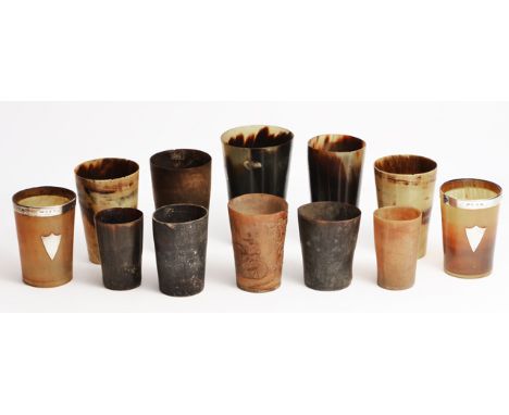A PAIR OF EARLY 20TH CENTURY DEAKIN AND FRANCIS SILVER MOUNTED HORN HUNTING BEAKERS, each 10cm in height; together with an an
